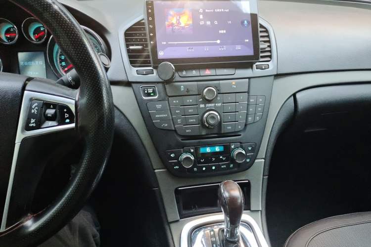 Used Buick Regal 2012 2.4L SIDI Flagship Edition Audio And AC Panel