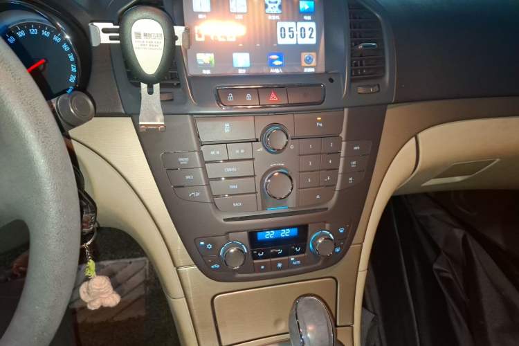 Used Buick Regal 2012 2.0L Comfort Edition Audio And AC Panel