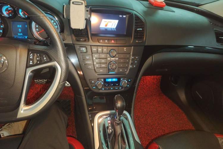Used Buick Regal 2012 GS 2.0T Super Sport Edition Audio And AC Panel