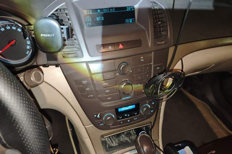 Used Buick Regal 2012 2.0L Comfort Edition Audio And AC Panel