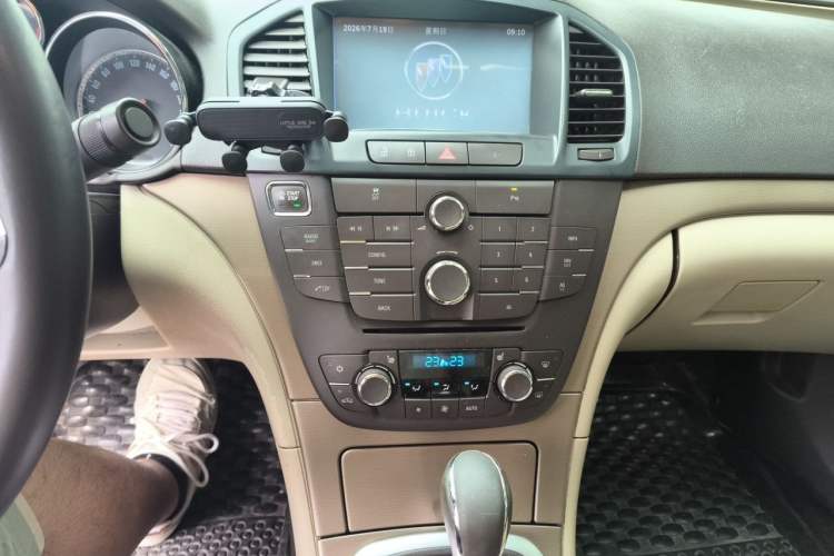 Used Buick Regal 2012 2.0L Luxury Edition Audio And AC Panel