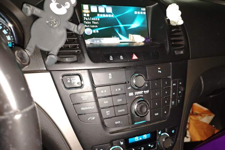 Used Buick Regal 2012 2.4L SIDI Flagship Edition Audio And AC Panel