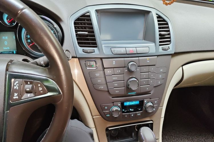 Used Buick Regal 2012 2.0L Luxury Edition Audio And AC Panel