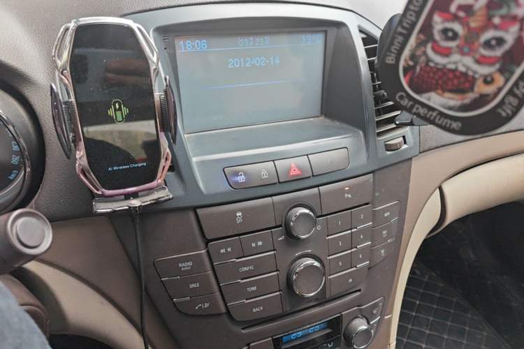 Used Buick Regal 2012 2.0L Comfort Edition Audio And AC Panel