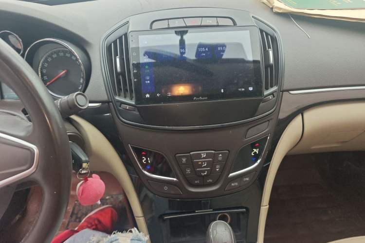 Used Buick Regal 2012 2.0L Comfort Edition Audio And AC Panel
