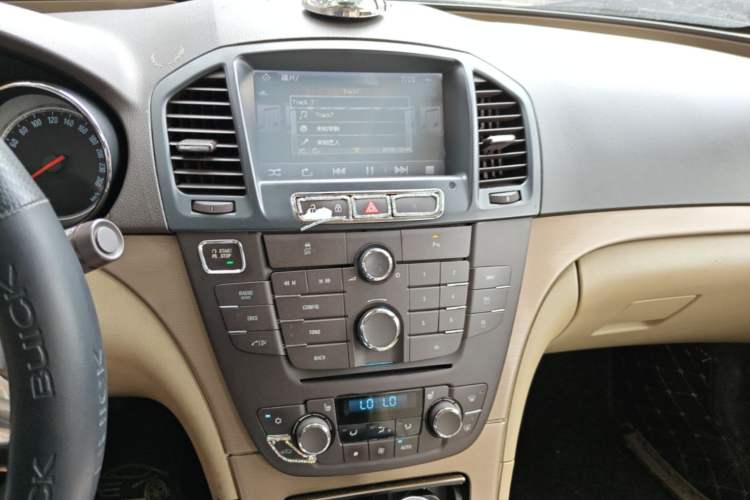 Used Buick Regal 2012 2.0L Luxury Edition Audio And AC Panel
