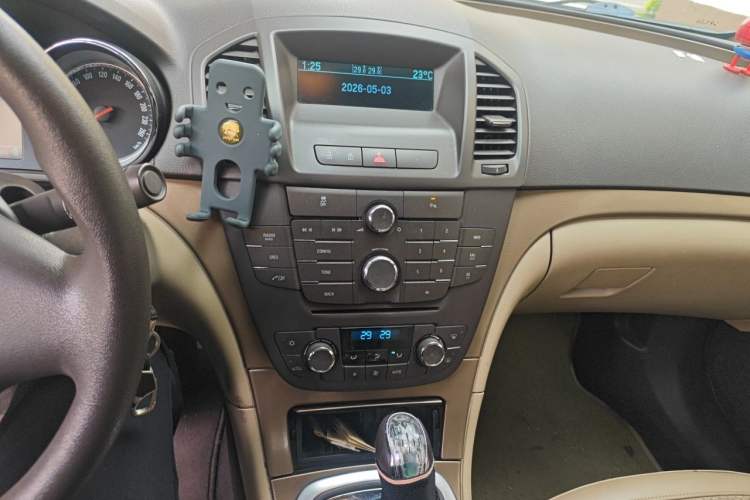 Used Buick Regal 2012 2.0L Comfort Edition Audio And AC Panel
