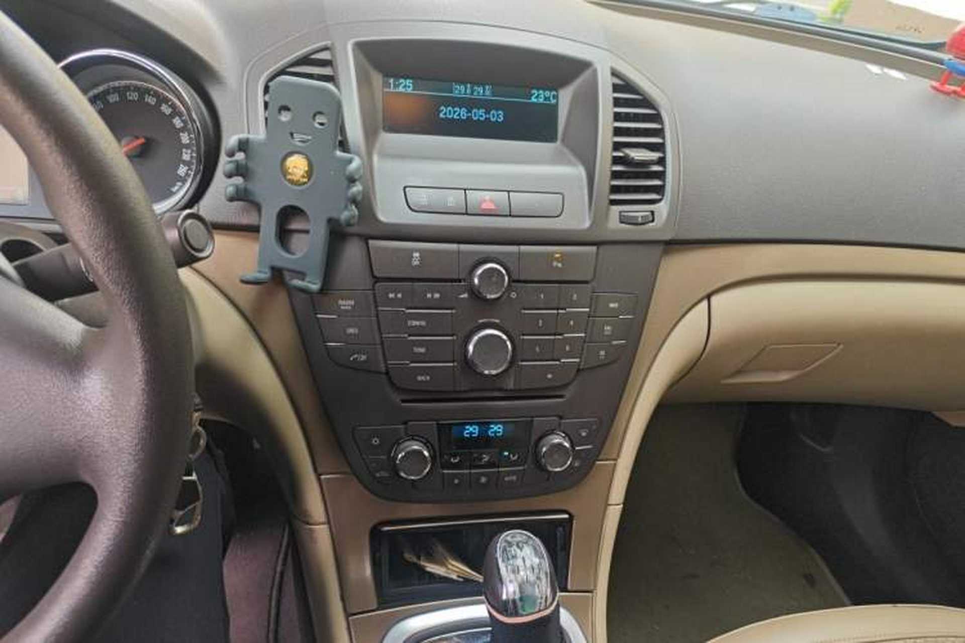 Used Buick Regal 2012 2.0L Comfort Edition Audio And AC Panel