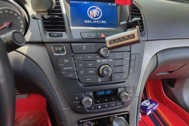 Used Buick Regal 2012 2.4L SIDI Flagship Edition Audio And AC Panel