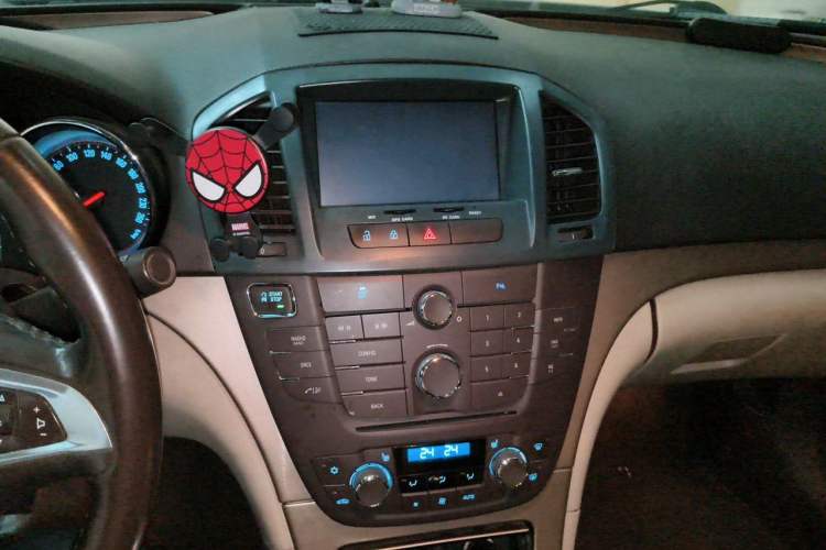 Used Buick Regal 2012 2.0L Luxury Edition Audio And AC Panel