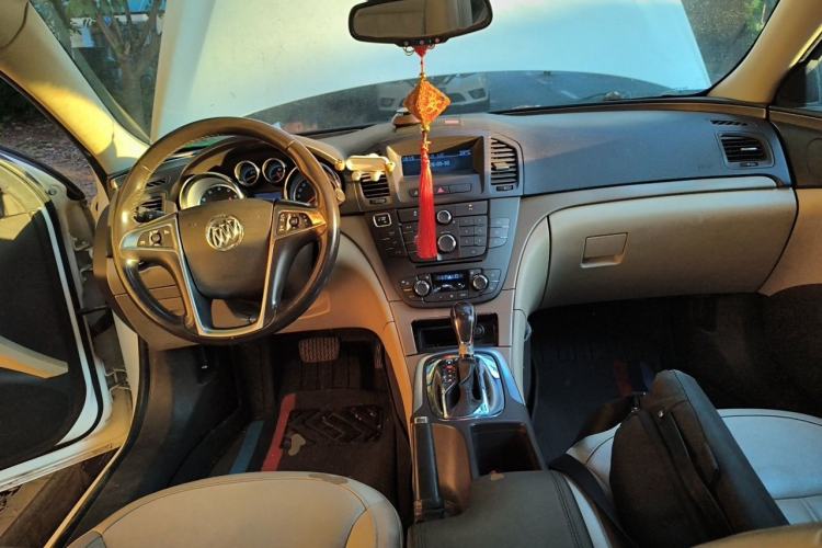 Used Buick Regal 2012 2.0L Luxury Edition Center Console