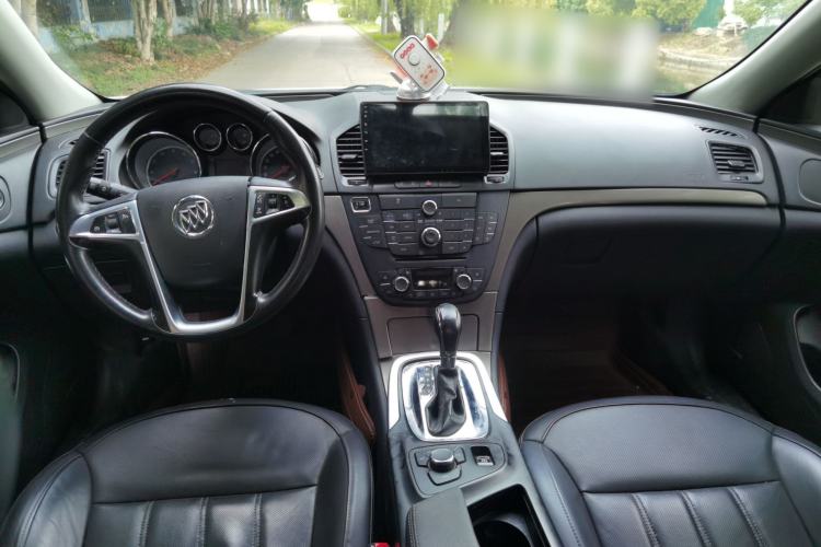 Used Buick Regal 2012 2.4L SIDI Flagship Edition Center Console