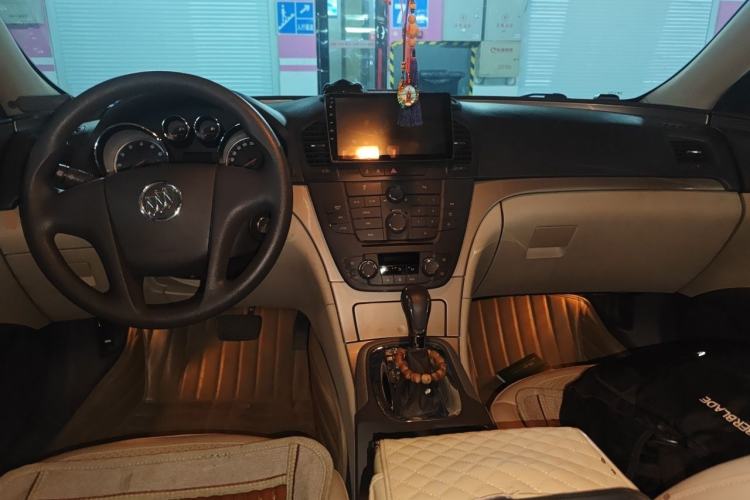 Used Buick Regal 2012 2.0L Comfort Edition Center Console