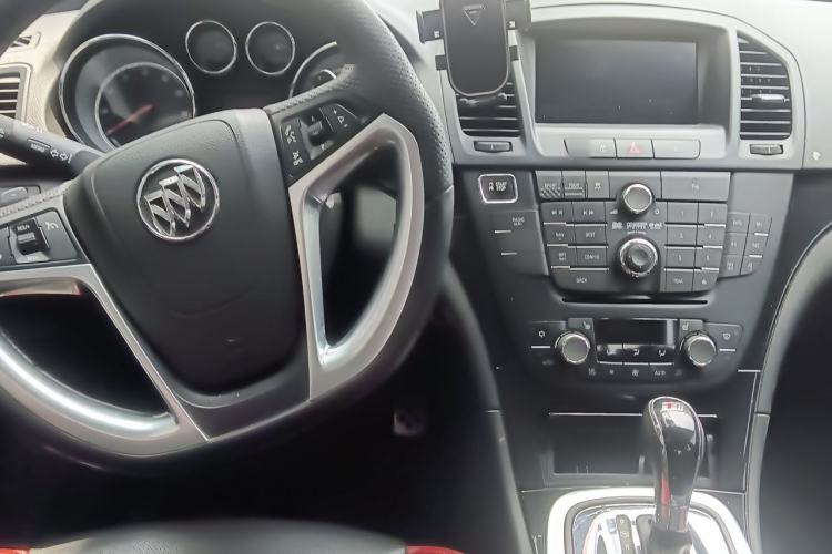Used Buick Regal 2012 GS 2.0T Super Sport Edition Center Console