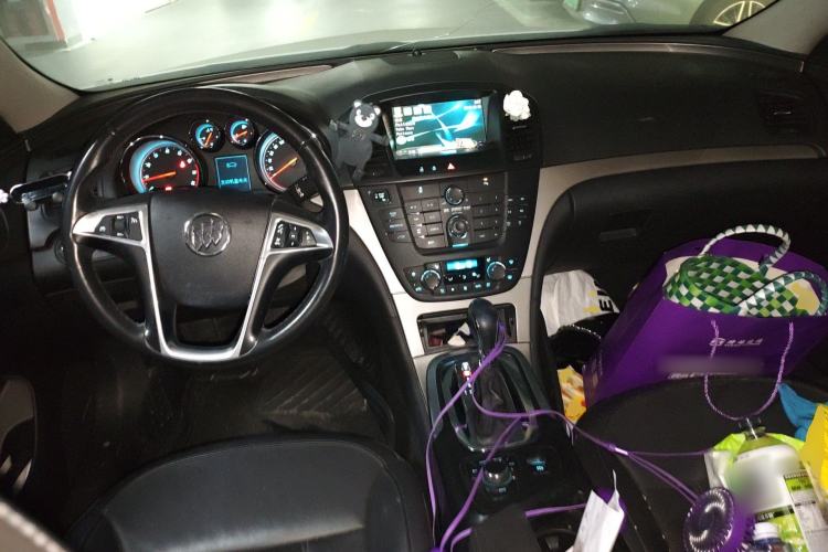 Used Buick Regal 2012 2.4L SIDI Flagship Edition Center Console