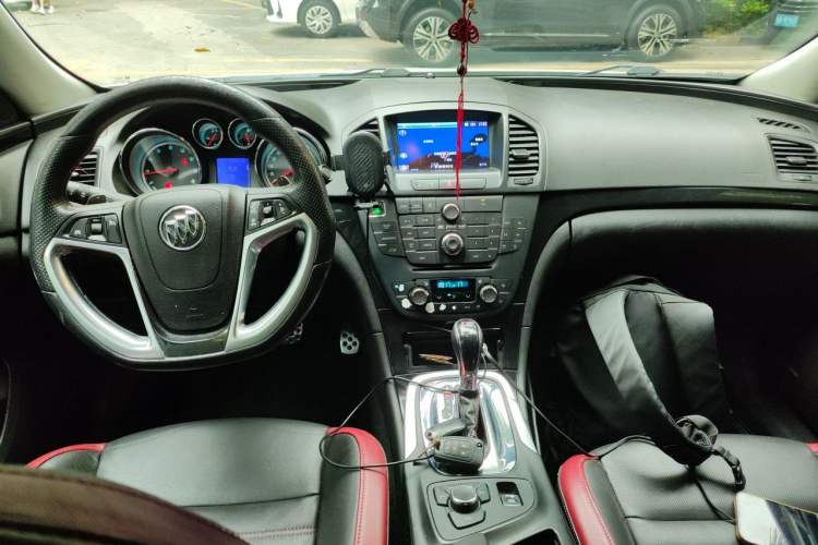Used Buick Regal 2012 GS 2.0T Super Sport Edition Center Console