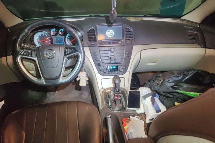 Used Buick Regal 2012 2.0L Comfort Edition Center Console