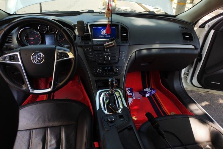 Used Buick Regal 2012 2.4L SIDI Flagship Edition Center Console