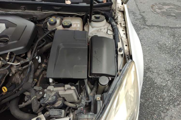 Used Buick Regal 2012 2.0L Comfort Edition Engine Bay Left