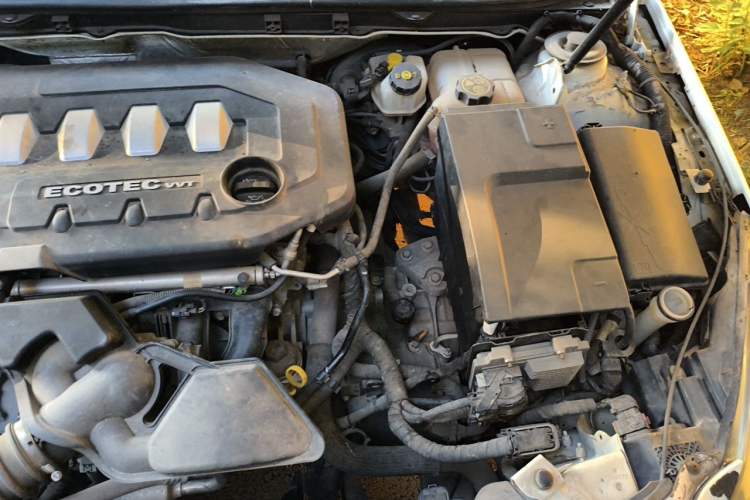 Used Buick Regal 2012 2.0L Luxury Edition Engine Bay Left