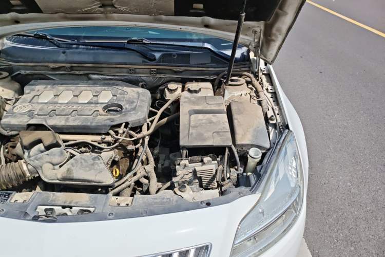 Used Buick Regal 2012 2.0L Comfort Edition Engine Bay Left