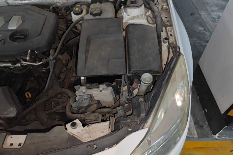 Used Buick Regal 2012 2.0L Comfort Edition Engine Bay Left