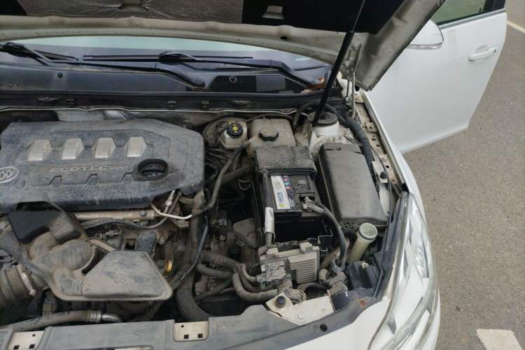 Used Buick Regal 2012 2.0L Comfort Edition Engine Bay Left