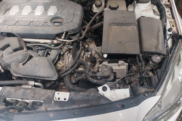 Used Buick Regal 2012 2.0L Comfort Edition Engine Bay Left