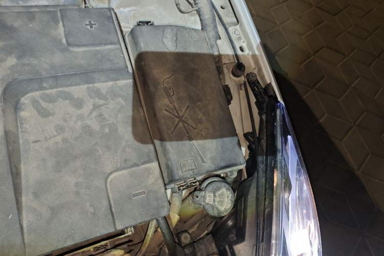 Used Buick Regal 2012 2.0L Comfort Edition Engine Bay Left