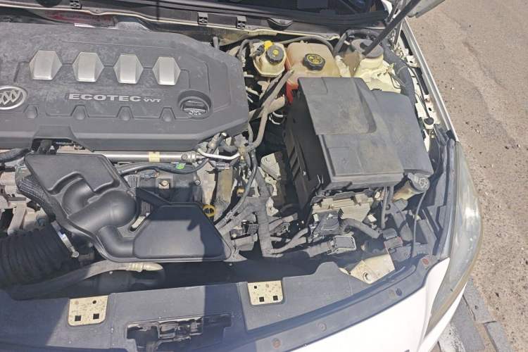 Used Buick Regal 2012 2.0L Comfort Edition Engine Bay Left