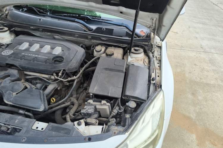Used Buick Regal 2012 2.0L Luxury Edition Engine Bay Left