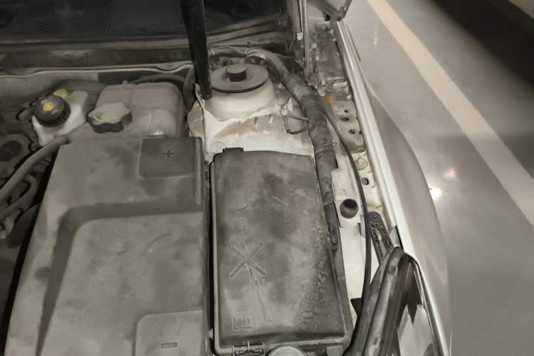 Used Buick Regal 2012 2.0L Comfort Edition Engine Bay Left