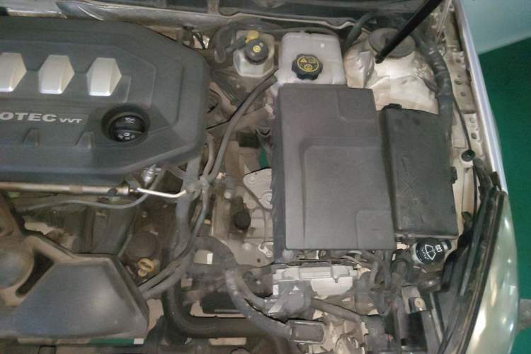 Used Buick Regal 2012 2.0L Comfort Edition Engine Bay Left
