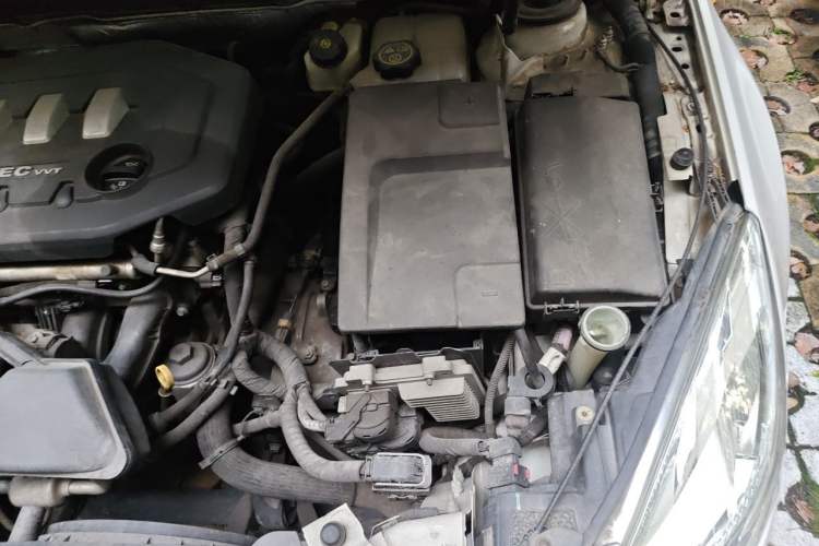 Used Buick Regal 2012 2.0L Luxury Edition Engine Bay Left