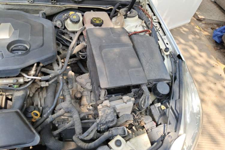 Used Buick Regal 2012 2.0L Luxury Edition Engine Bay Left