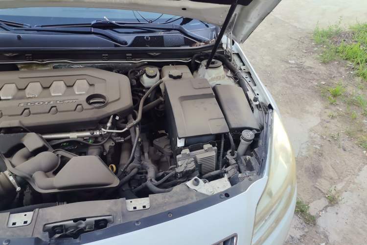 Used Buick Regal 2012 2.0L Comfort Edition Engine Bay Left