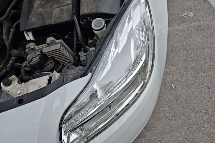 Used Buick Regal 2012 2.0L Luxury Edition Engine Bay Left