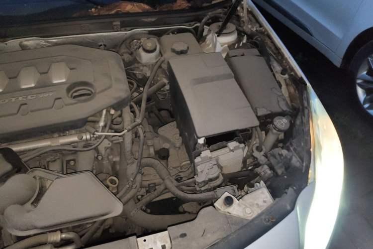 Used Buick Regal 2012 2.0L Comfort Edition Engine Bay Left