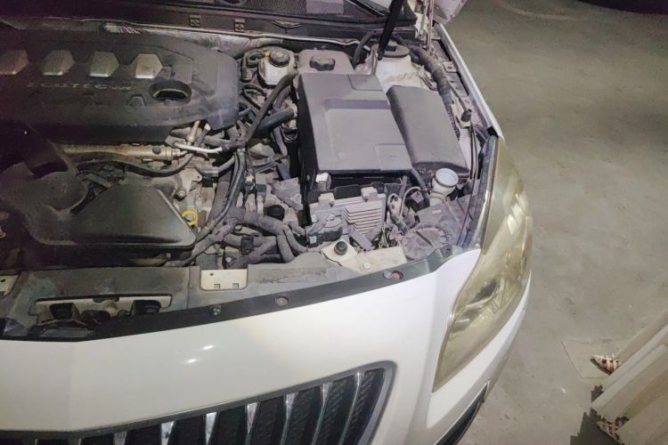 Used Buick Regal 2012 2.0L Comfort Edition Engine Bay Left