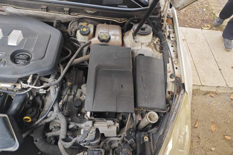 Used Buick Regal 2012 2.0L Comfort Edition Engine Bay Left