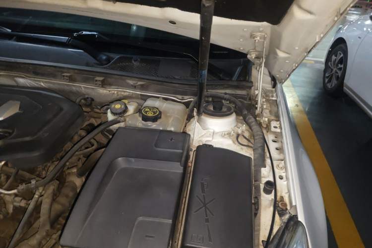 Used Buick Regal 2012 2.0L Comfort Edition Engine Bay Left