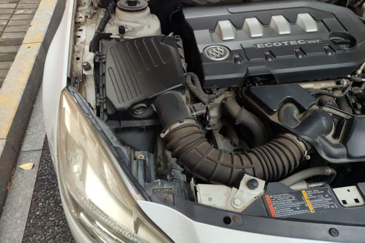 Used Buick Regal 2012 2.0L Comfort Edition Engine Bay Right