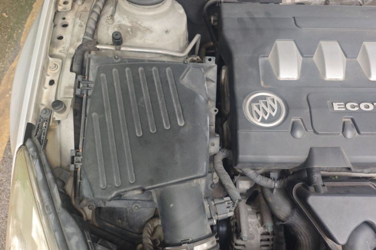 Used Buick Regal 2012 2.0L Comfort Edition Engine Bay Right