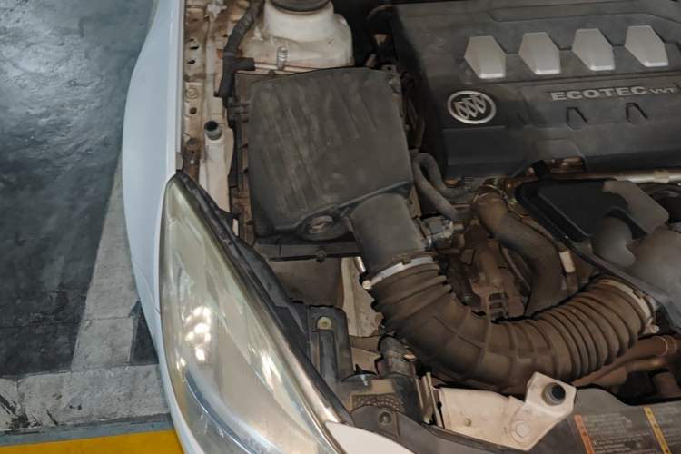 Used Buick Regal 2012 2.0L Comfort Edition Engine Bay Right