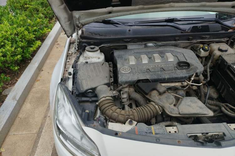 Used Buick Regal 2012 2.0L Comfort Edition Engine Bay Right