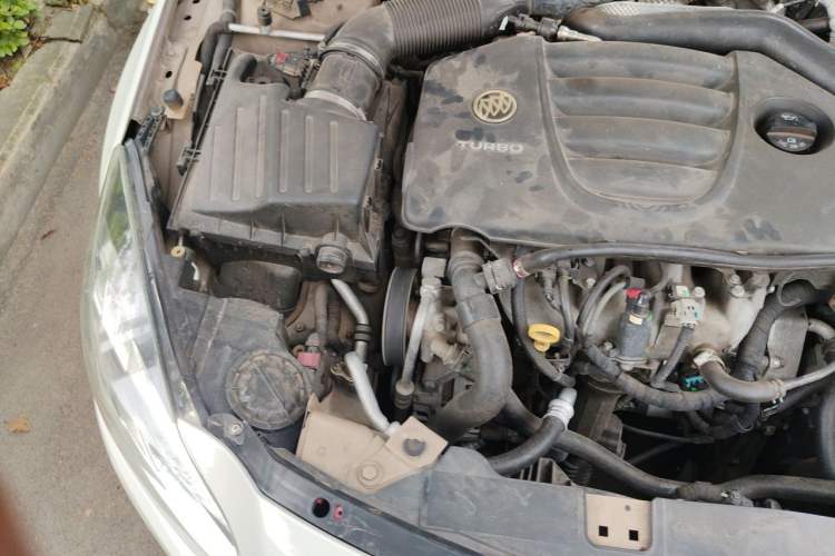Used Buick Regal 2012 2.0T Luxury Sport Edition Engine Bay Right