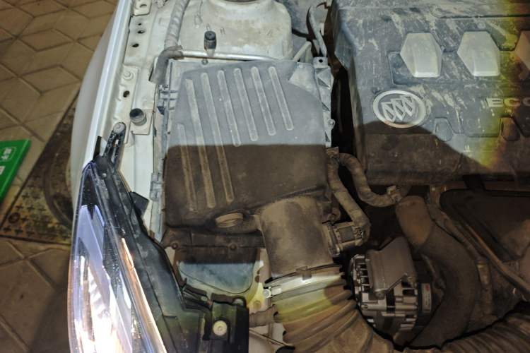 Used Buick Regal 2012 2.0L Comfort Edition Engine Bay Right