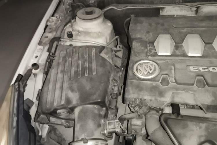 Used Buick Regal 2012 2.0L Comfort Edition Engine Bay Right