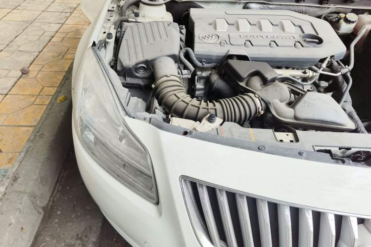 Used Buick Regal 2012 2.0L Comfort Edition Engine Bay Right