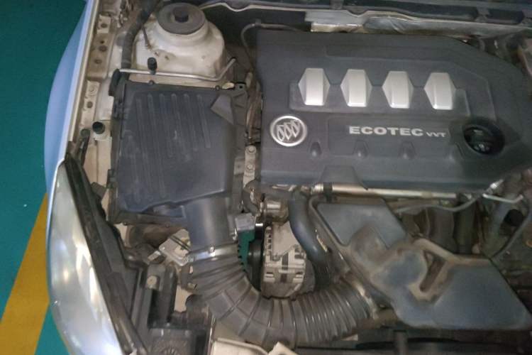 Used Buick Regal 2012 2.0L Comfort Edition Engine Bay Right